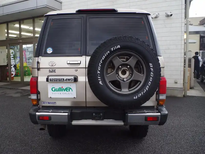 カタログ画像：ランドクルーザー７０（LAND CRUISER 70） ＬＸ ４ドア 2001年8月 KG-HZJ76V 4200cc ベージュメタリック バック