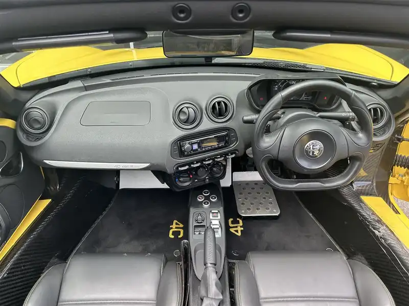 カタログ画像：４Ｃスパイダー（4C SPIDER） ベースグレード 2019年10月 ABA-96018 1800cc プロトタイプイエロー 燃費12.1km / l 内装