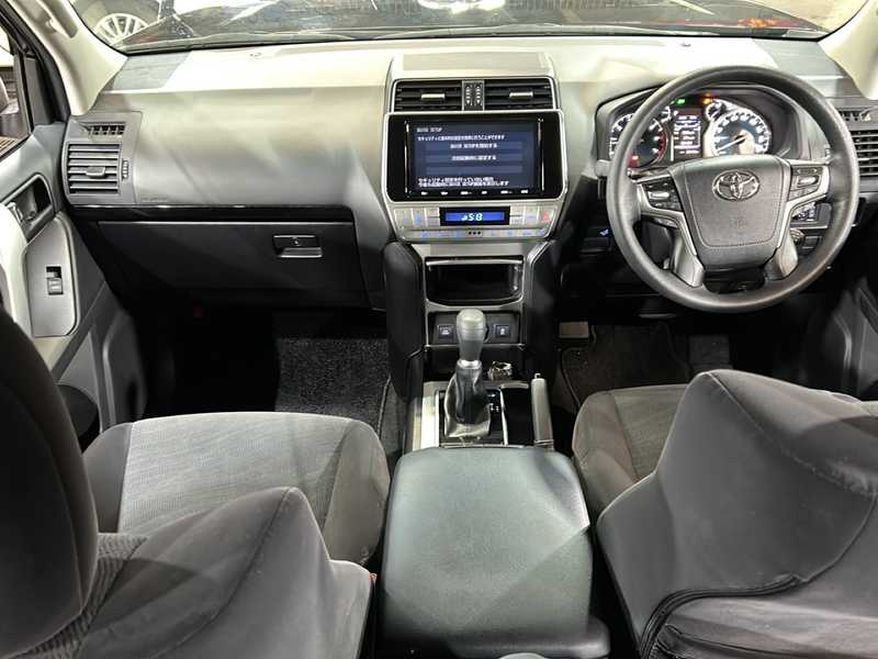 カタログ画像：ランドクルーザープラド（LAND CRUISER PRADO） ＴＸ 2022年8月 3BA-TRJ150W 2700cc ブラックorアティチュードブラックマイカ 燃費8.3km / l フロント