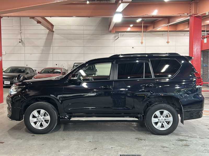 カタログ画像：ランドクルーザープラド（LAND CRUISER PRADO） ＴＸ 2022年8月 3BA-TRJ150W 2700cc ブラックorアティチュードブラックマイカ 燃費8.3km / l 外装