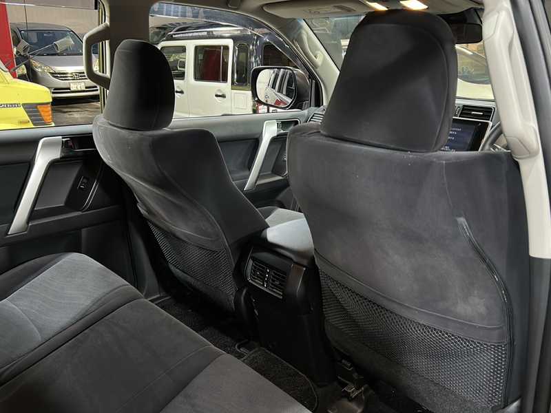 カタログ画像：ランドクルーザープラド（LAND CRUISER PRADO） ＴＸ 2022年8月 3BA-TRJ150W 2700cc ブラックorアティチュードブラックマイカ 燃費8.3km / l バック