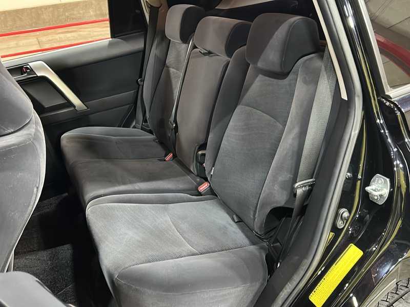 カタログ画像：ランドクルーザープラド（LAND CRUISER PRADO） ＴＸ 2022年8月 3BA-TRJ150W 2700cc ブラックorアティチュードブラックマイカ 燃費8.3km / l フロント