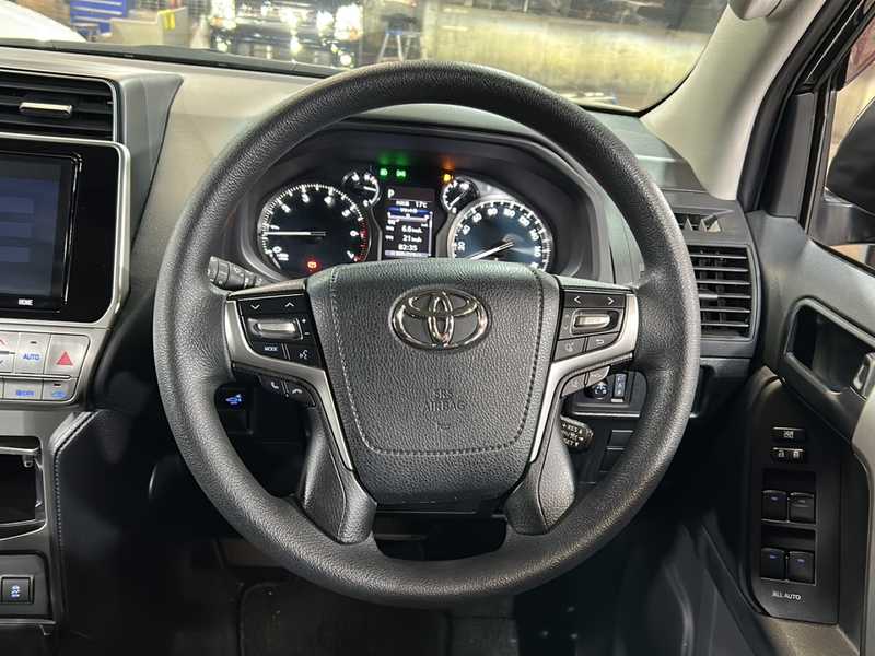 カタログ画像：ランドクルーザープラド（LAND CRUISER PRADO） ＴＸ 2022年8月 3BA-TRJ150W 2700cc ブラックorアティチュードブラックマイカ 燃費8.3km / l 内装