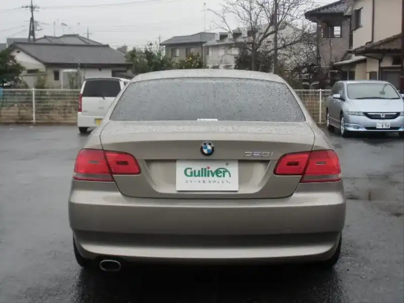 カタログ画像：３シリーズ（3 SERIES） ３２０ｉクーペ ハイラインパッケージ 2008年11月 ABA-WA20 2000cc 燃費12.8km / l  バック