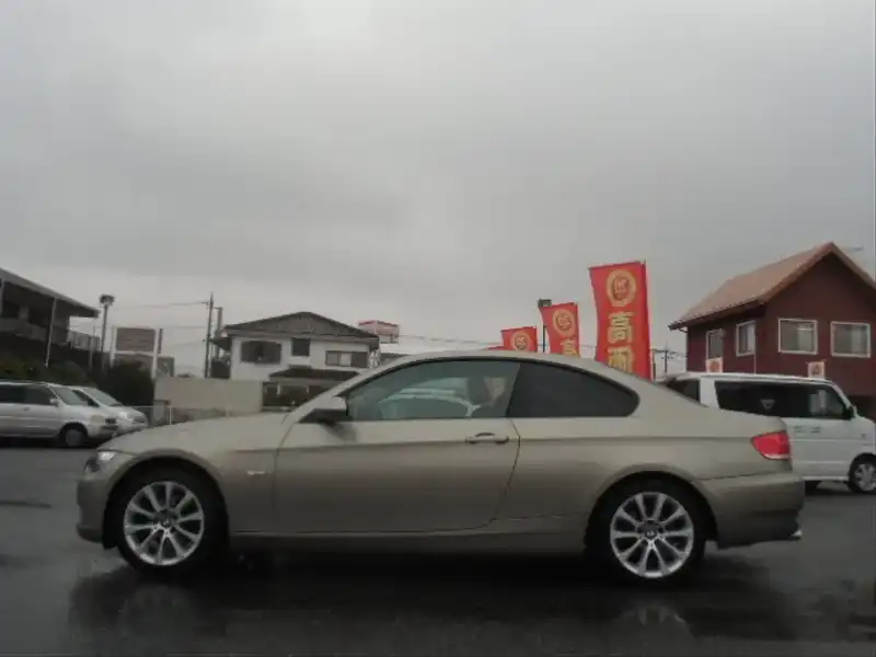 カタログ画像：３シリーズ（3 SERIES） ３２０ｉクーペ ハイラインパッケージ 2010年5月 LBA-KD20G 2000cc 燃費15.2km / l 外装