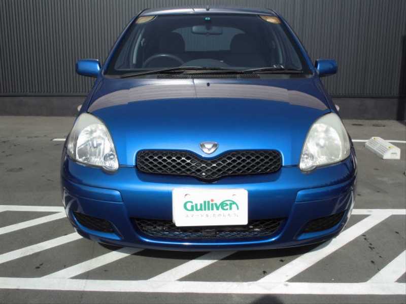 カタログ画像：ヴィッツ（VITZ） Ｆ Ｄパッケージ 2001年12月 UA-SCP10 1000cc ブルーメタリック 燃費19.6km / l  フロント