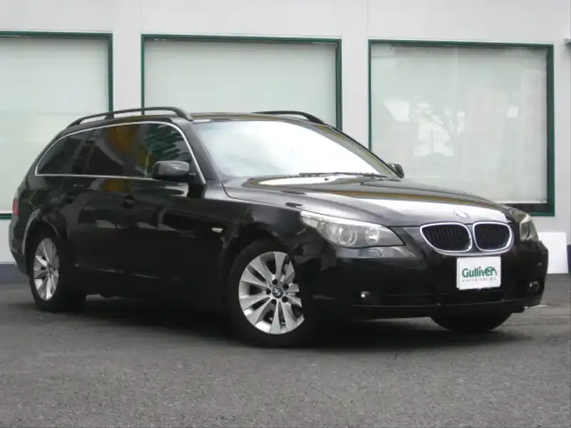 カタログ画像：５シリーズ（5 SERIES） ５３０ｉツーリング 2005年11月 ABA-NL30 3000cc ブラックⅡ 燃費8.6km / l  メイン