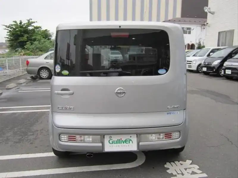 カタログ画像：キューブ（CUBE） １４Ｓ ＦＯＵＲ カガヤキエディション 2007年6月 DBA-BNZ11 1400cc ダイヤモンドシルバー（Ｍ） 燃費16.0km / l  バック