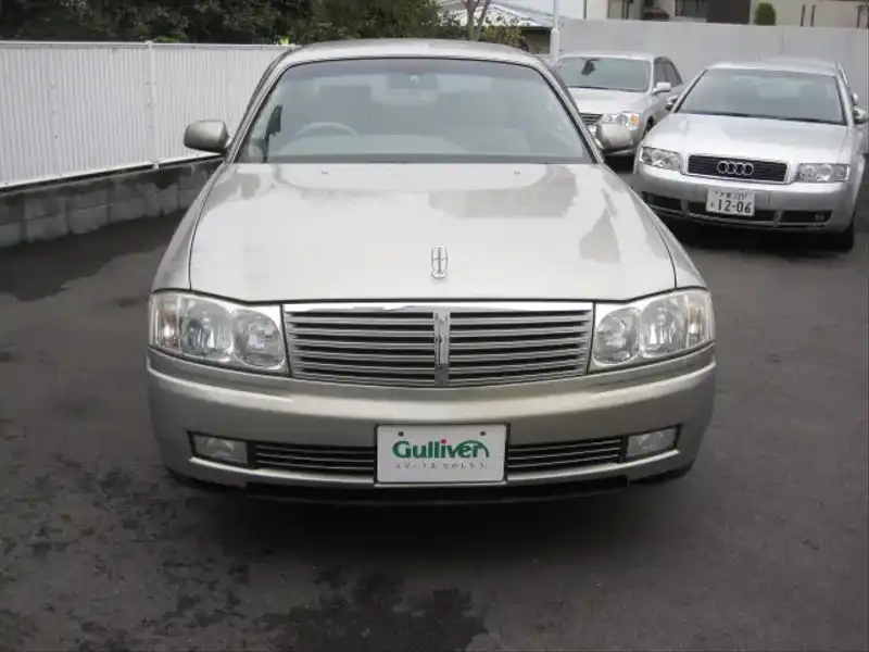 カタログ画像：セドリック（CEDRIC） ２５０ＬＶ－Ｆｏｕｒ 2001年12月 GF-ENY34 2500cc シャンパンシルバー（ＴＭ） 燃費8.6km / l  フロント