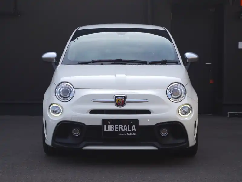 カタログ画像：アバルト５９５（ABARTH 595） ツーリズモ 2018年2月 ABA-31214T 1400cc ビアンコガーラ 燃費12.9km / l フロント