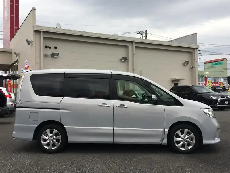 カタログ画像：セレナ（SERENA） ハイウェイスター Ｓ－ハイブリッド Ｖセレクション 2013年6月 DAA-HFC26 2000cc エターナルスノーホワイト（ＴＭ） 燃費15.2km / l 外装