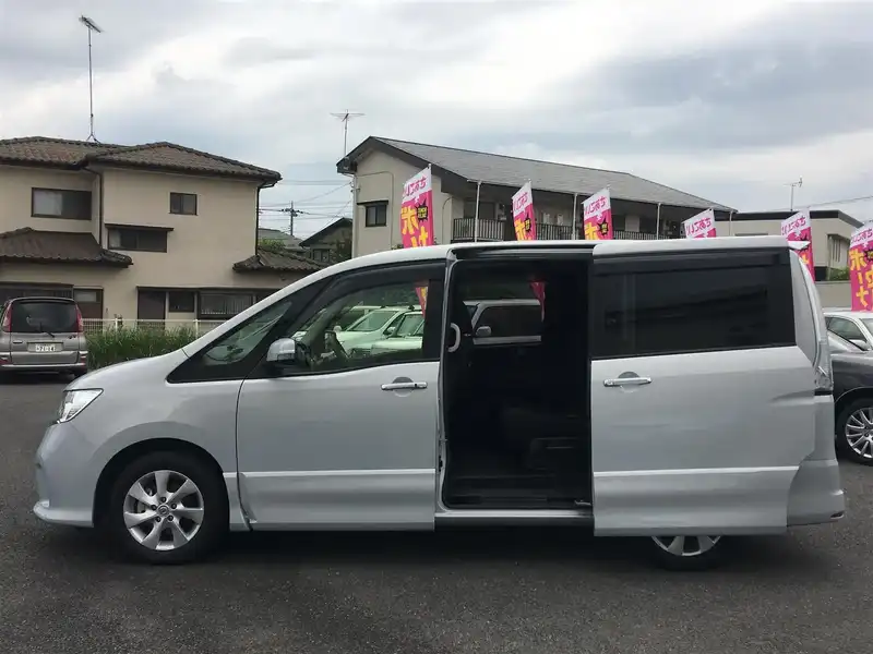 カタログ画像：セレナ（SERENA） ハイウェイスター Ｓ－ハイブリッド Ｖセレクション 2013年6月 DAA-HFC26 2000cc エターナルスノーホワイト（ＴＭ） 燃費15.2km / l 外装