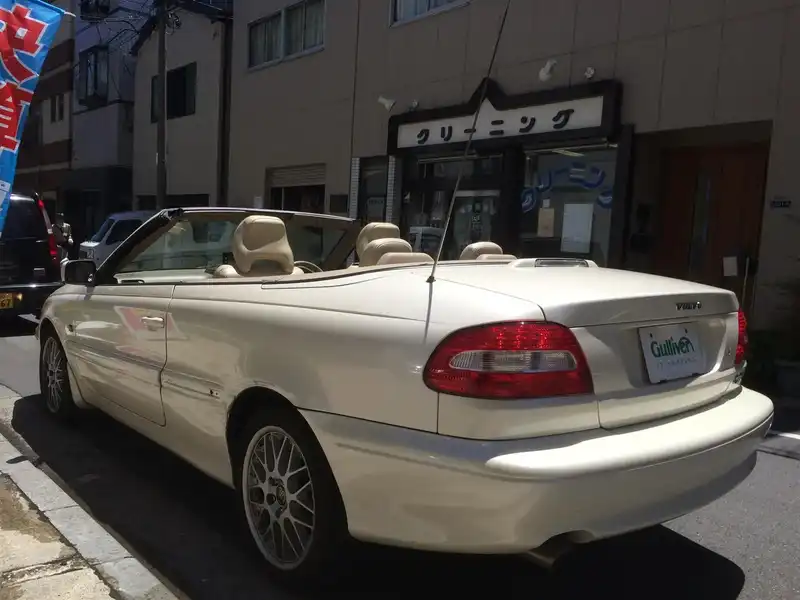 カタログ画像：Ｃ７０（C70） カブリオレ ホワイトパールエディション 2003年9月 GH-8B5244K 2400cc ホワイトパール 燃費8.9km / l  バック