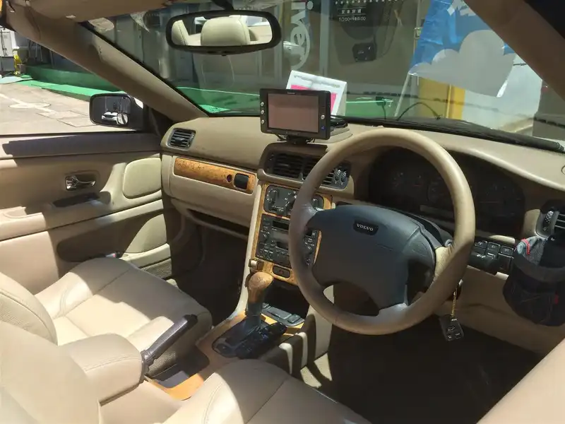 8566 ｃ７０ ボルボ カブリオレ ホワイトパールエディション 平成16年4月 平成16年7月 の画像 新車 中古車カタログ装備スペック情報 中古車のガリバー