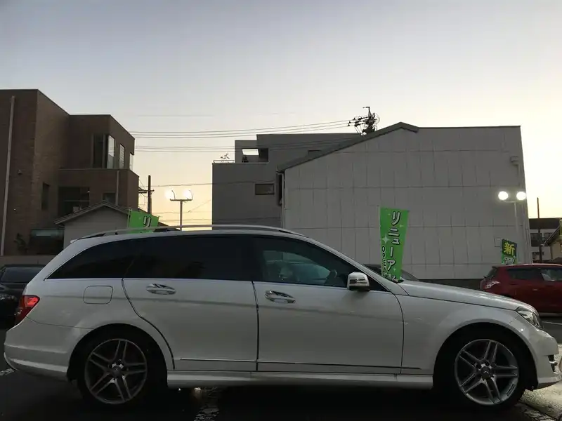 カタログ画像：Ｃクラスステーションワゴン（C-CLASS STATIONWAGON） Ｃ２００ ステーションワゴン アバンギャルド 2013年8月 DBA-204248 1800cc ポーラーホワイト（Ｓ） 燃費13.6km / l 外装