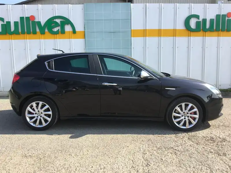 カタログ画像：ジュリエッタ（GIULIETTA） コンペティツィオーネ 2014年4月 ABA-940141 1400cc エトナブラック 燃費15.6km / l 外装