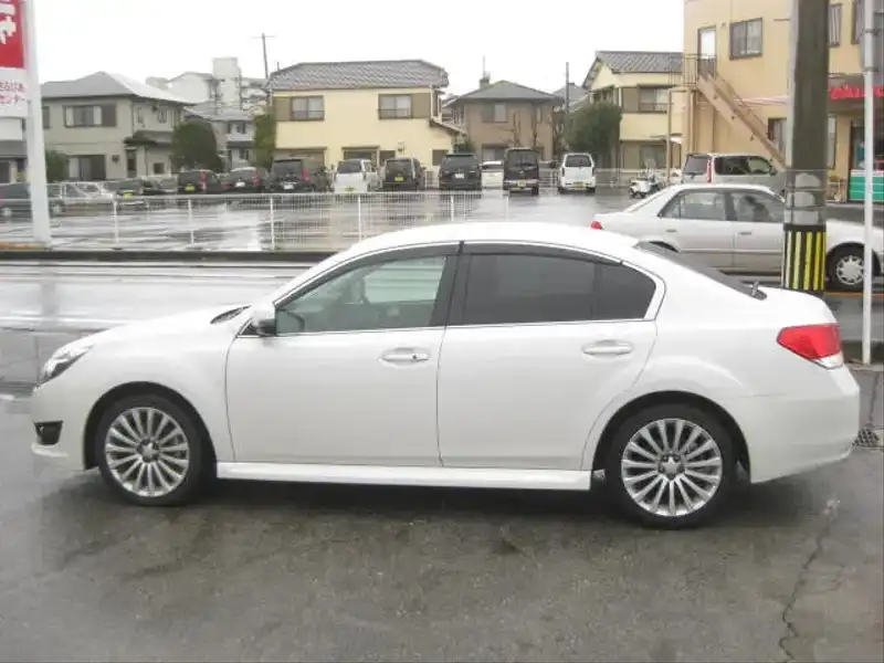 カタログ画像：レガシィＢ４（LEGACY B4） ２．５ｉ 2011年6月 DBA-BM9 2500cc サテンホワイト・パール 燃費14.0km / l  外装