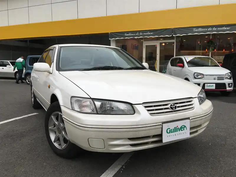 カタログ画像：カムリ（CAMRY） ２．２ Ｖセレクション 1999年8月 GF-SXV20 2200cc スーパーホワイトパールマイカ 燃費10.2km / l  メイン（その他）