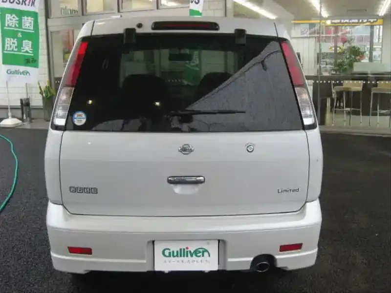 カタログ画像：キューブ（CUBE） Ｓ ハイパーＣＶＴ－Ｍ６ 2000年9月 TA-AZ10 1300cc ホワイト 燃費17.0km / l  バック