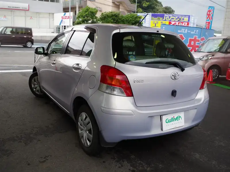 10057121 | カタログ画像：ヴィッツ（VITZ） ＦリミテッドⅡ 2009年8月 CBA-NCP95 1300cc ライトパープルマイカメタリック バック