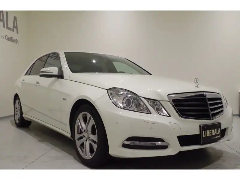 カタログ画像：Ｅクラス（E-CLASS） Ｅ３５０ ブルーエフィシェンシー アバンギャルド ＡＩＲマティックサスペンション装着車 2011年11月 RBA-212059 3500cc ダイヤモンドホワイト（Ｍ） 燃費12.4km / l メイン（その他）