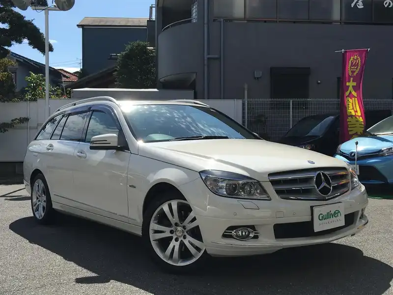 カタログ画像：Ｃクラスステーションワゴン（C-CLASS STATIONWAGON） Ｃ２５０ ＣＧＩブルーエフィシェンシー ステーションワゴン アバンギャルド 2010年2月 DBA-204247 1800cc カルサイトホワイト 燃費11.0km / l  メイン