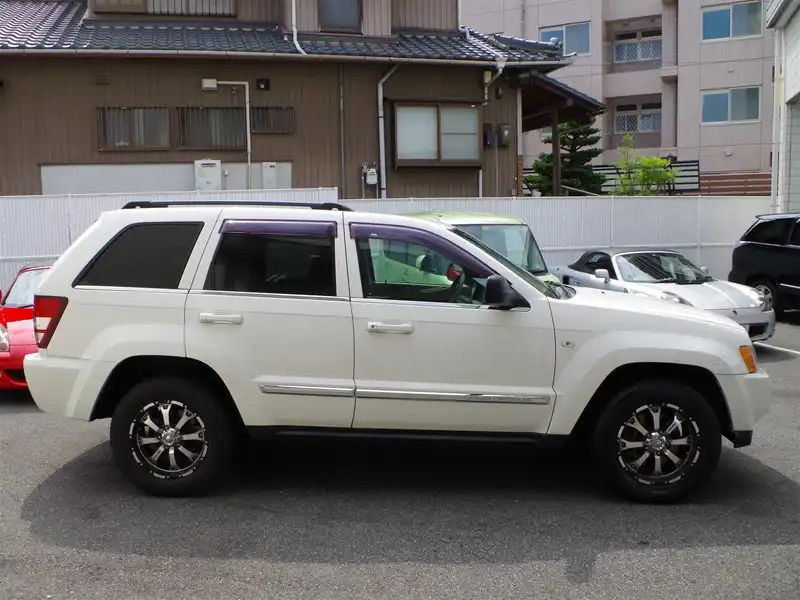 カタログ画像：ジープ・グランドチェロキー（JEEP GRAND CHEROKEE） リミテッド５．７ 2005年7月 GH-WH57 5700cc ストーンホワイトクリアコート 燃費5.7km / l  外装