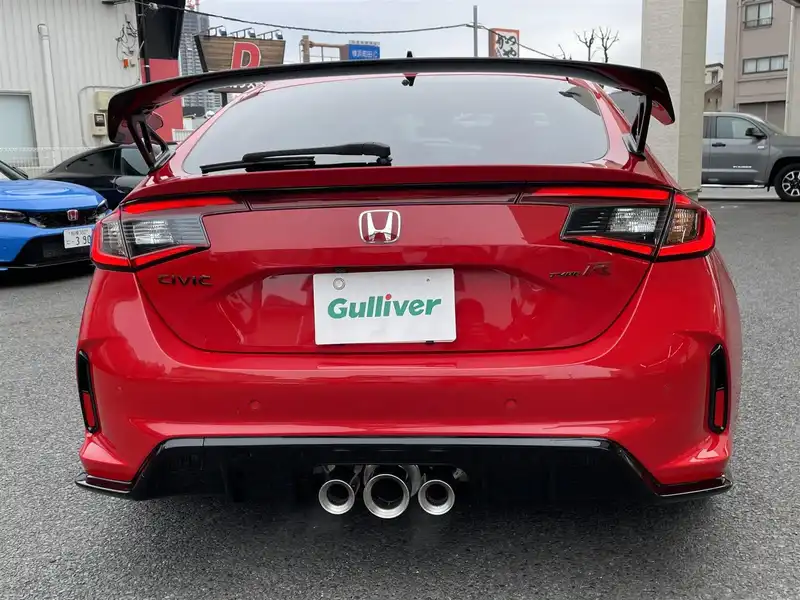 カタログ画像：シビック（CIVIC） タイプＲ レーシングブラックパッケージ 2025年1月 6BA-FL5 2000cc フレームレッド 燃費12.5km / l バック