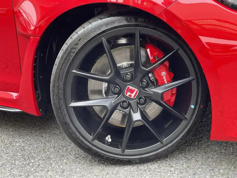 カタログ画像：シビック（CIVIC） タイプＲ レーシングブラックパッケージ 2025年9月 6BA-FL5 2000cc フレームレッド 燃費12.5km / l タイヤ