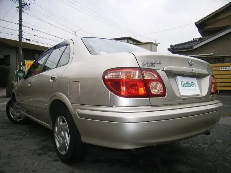 カタログ画像：ブルーバードシルフィ（BLUEBIRD SYLPHY） １５ｉ 2002年4月 TA-FG10 1500cc シャンパンシルバー（Ｍ） 燃費17.6km / l  バック