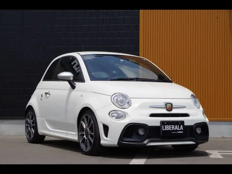 カタログ画像：アバルト５９５（ABARTH 595） ツーリズモ 2019年10月 ABA-31214T 1400cc ビアンコガーラ 燃費12.9km / l メイン