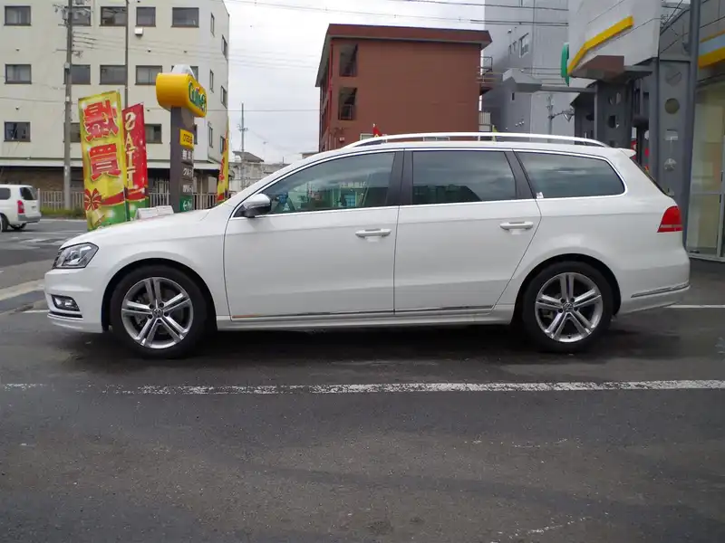 カタログ画像：パサートヴァリアント（PASSAT VARIANT） Ｒラインエディション 2015年1月 DBA-3CCAX 1400cc キャンディホワイト 燃費17.6km / l 外装