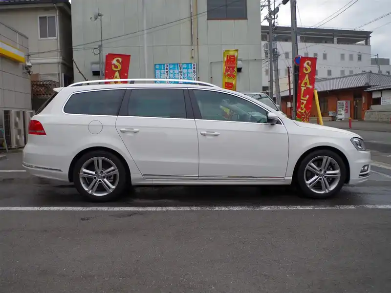 10091137 | カタログ画像：パサートヴァリアント（PASSAT VARIANT） Ｒラインエディション 2014年6月 DBA-3CCAX 1400cc キャンディホワイト 外装