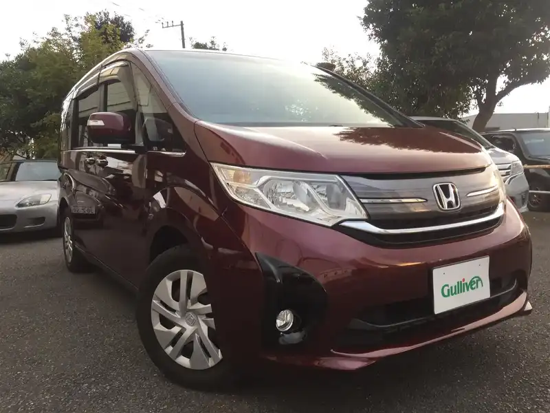 カタログ画像：ステップワゴン（STEPWAGON） Ｇ 2016年5月 DBA-RP1 1500cc プレミアムディープロッソ・パール 燃費16.2km / l メイン