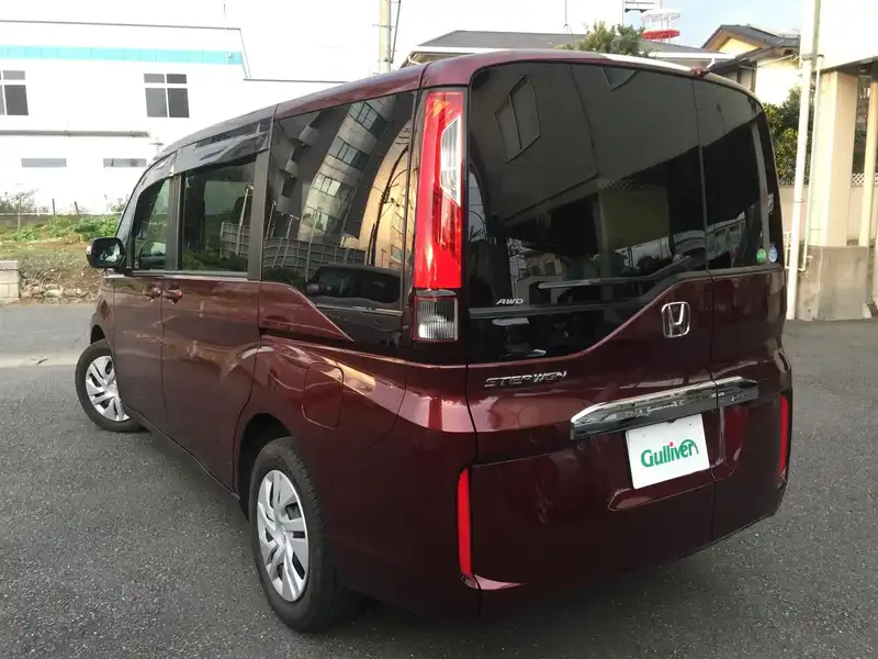 カタログ画像：ステップワゴン（STEPWAGON） Ｂ 2015年4月 DBA-RP2 1500cc プレミアムディープロッソ・パール 燃費15.4km / l バック