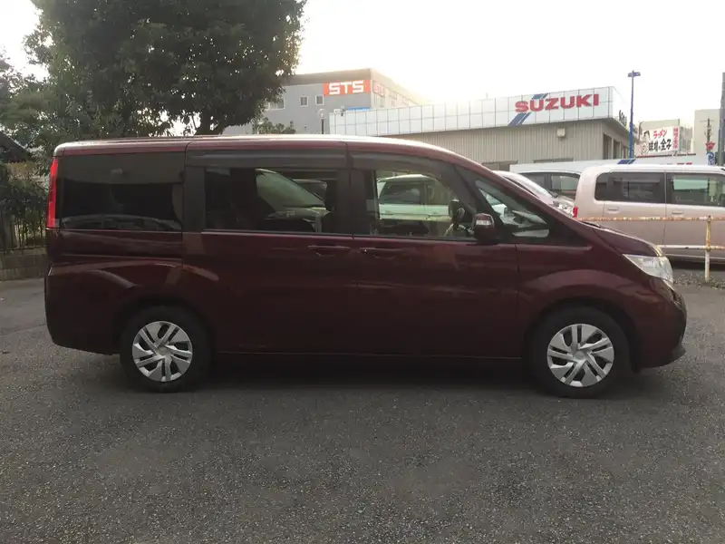 カタログ画像：ステップワゴン（STEPWAGON） Ｇ 2017年9月 DBA-RP1 1500cc プレミアムディープロッソ・パール 燃費16.2km / l 外装