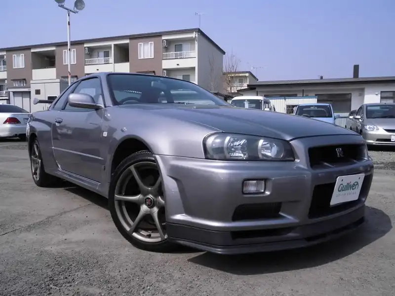 カタログ画像：スカイライン（SKYLINE） ＧＴ－Ｒ 2000年10月 GF-BNR34 2600cc アスリートシルバー（Ｍ）（スーパーファインハードコート） 燃費8.1km / l  メイン（その他）