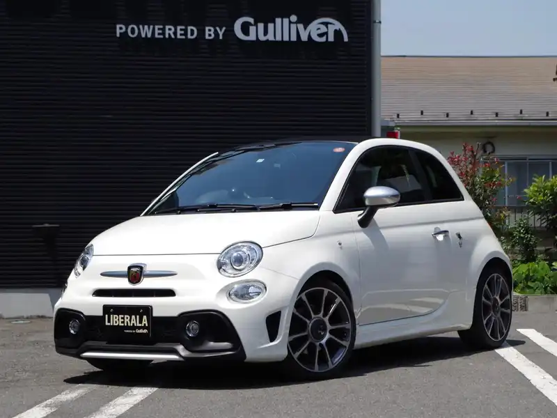 カタログ画像：アバルト５９５Ｃ（ABARTH 595C） ツーリズモ 2018年2月 ABA-31214T 1400cc ビアンコガーラorネロスコルピオーネ×ビアンコガーラ 燃費12.9km / l フロント