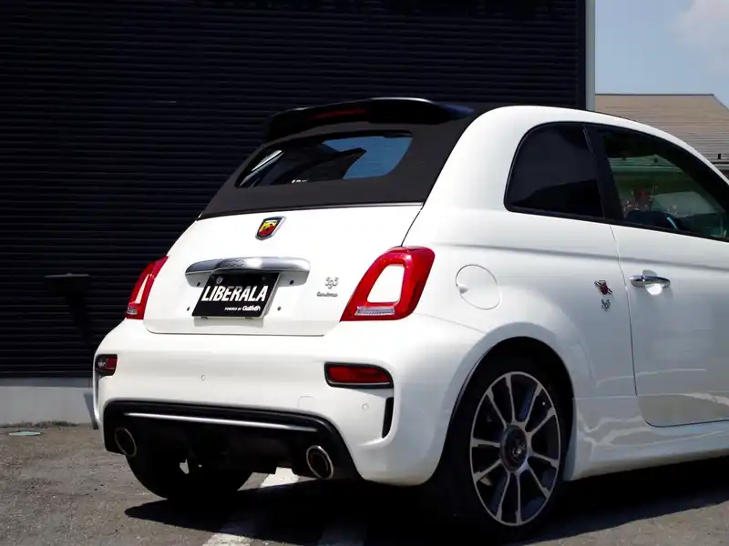 カタログ画像：アバルト５９５Ｃ（ABARTH 595C） ツーリズモ 2018年2月 ABA-31214T 1400cc ビアンコガーラorネロスコルピオーネ×ビアンコガーラ 燃費12.9km / l バック