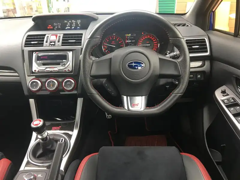 カタログ画像：ＷＲＸ ＳＴＩ（WRX STI） ＳＴＩ 2014年8月 CBA-VAB 2000cc ＷＲブルー・パール 燃費9.4km / l 内装