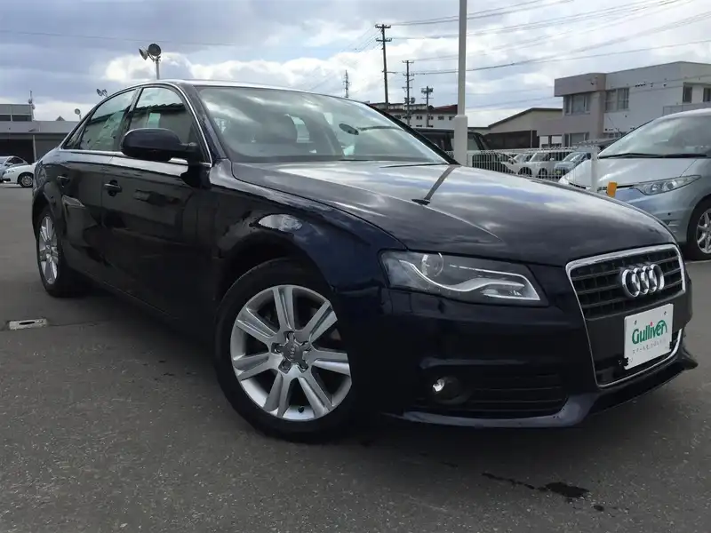 カタログ画像：Ａ４（A4） ２．０ＴＦＳＩ 2011年4月 DBA-8KCDN 2000cc ディープシーブルー パールエフェクト 燃費12.6km / l  メイン