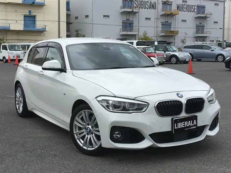 カタログ画像：１シリーズ（1 SERIES） １１８ｉ Ｍスポーツ 2015年9月 DBA-1R15 1500cc アルピン・ホワイトⅢ（ソリッド・カラー） 燃費18.1km / l メイン