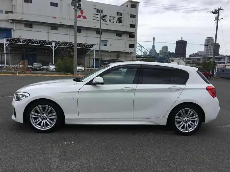 カタログ画像：１シリーズ（1 SERIES） １１８ｉ Ｍスポーツ 2015年9月 DBA-1R15 1500cc アルピン・ホワイトⅢ（ソリッド・カラー） 燃費18.1km / l 外装