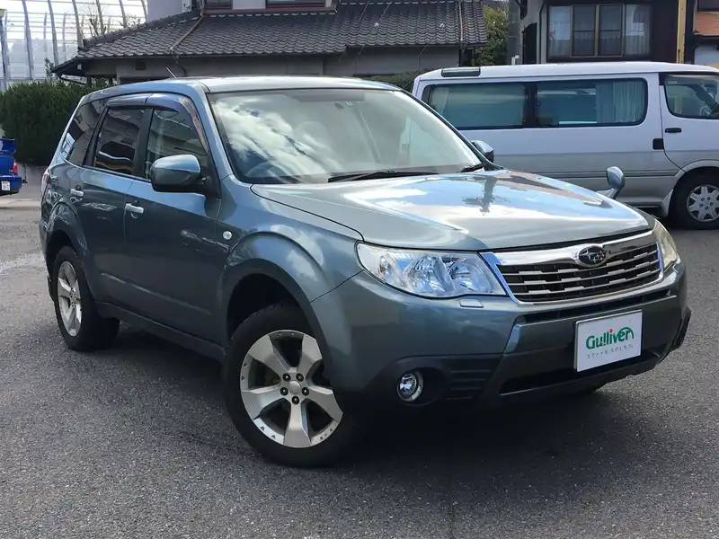 カタログ画像：フォレスター（FORESTER） ２．０ＸＳ プラチナセレクション 2009年1月 DBA-SH5 2000cc セージグリーン・メタリック 燃費13.8km / l  メイン（その他）