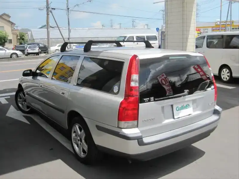 カタログ画像：Ｖ７０（V70） ＳＥ（スペシャルエディション） 2002年6月 LA-SB5244W 2400cc シルバーメタリック 燃費9.6km / l  バック