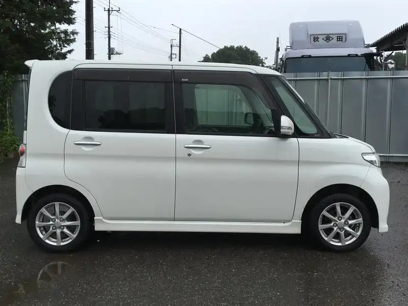 カタログ画像：タント（TANTO） カスタムＸ 2011年11月 DBA-L385S 660cc パールホワイトⅢ 燃費24.0km / l 外装