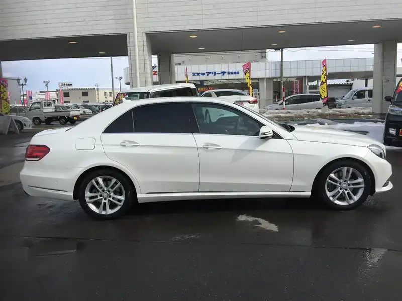 カタログ画像：Ｅクラス（E-CLASS） Ｅ３００ ４マチック アバンギャルド 2013年5月 RBA-212080C 3500cc ポーラーホワイト（Ｓ） 燃費12.0km / l 外装