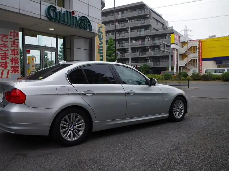 カタログ画像：３シリーズ（3 SERIES） ３２５ｉ ハイラインパッケージ 2010年5月 LBA-PH25 3000cc チタン・シルバー（メタリック・カラー） 燃費11.6km / l 外装