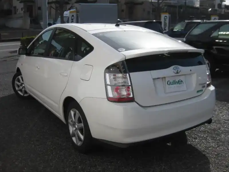 カタログ画像：プリウス（PRIUS） Ｇツーリングセレクション 2004年4月 DAA-NHW20 1500cc ホワイトパールクリスタルシャイン 燃費30.0km / l  バック