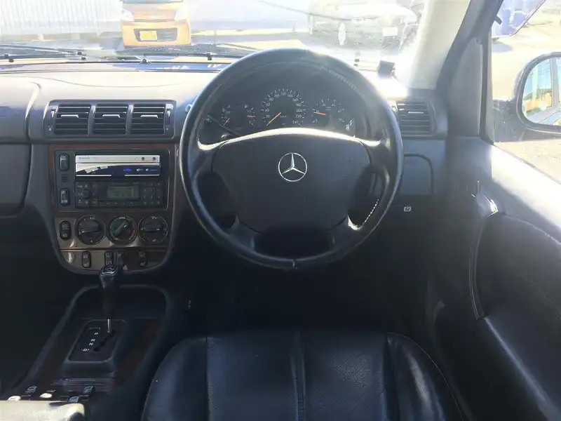 カタログ画像：Ｍクラス（M-CLASS） ＭＬ２７０ＣＤＩ 2000年5月 KH-163113 2700cc アマゾナイトグリーン 燃費9.5km / l  内装